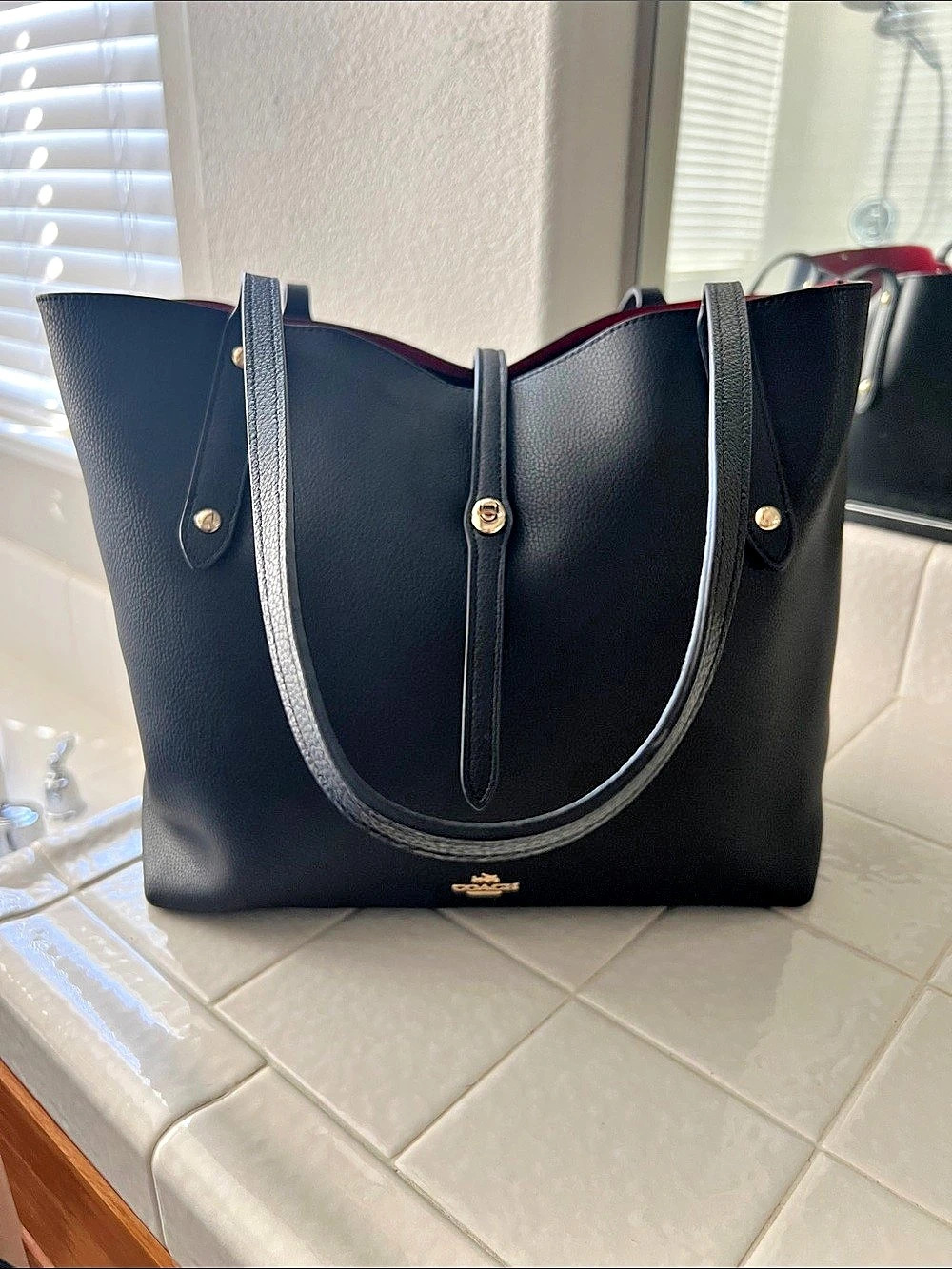 Coach market tote black red interior